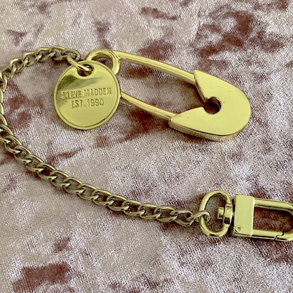 Steve Madden Gold Pin Keychain